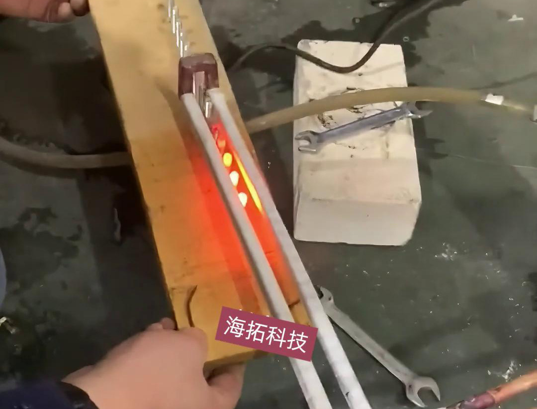 6mm端頭在線退火，采用高頻加熱機配合自動輸送帶實現(xiàn)均勻加熱退火
