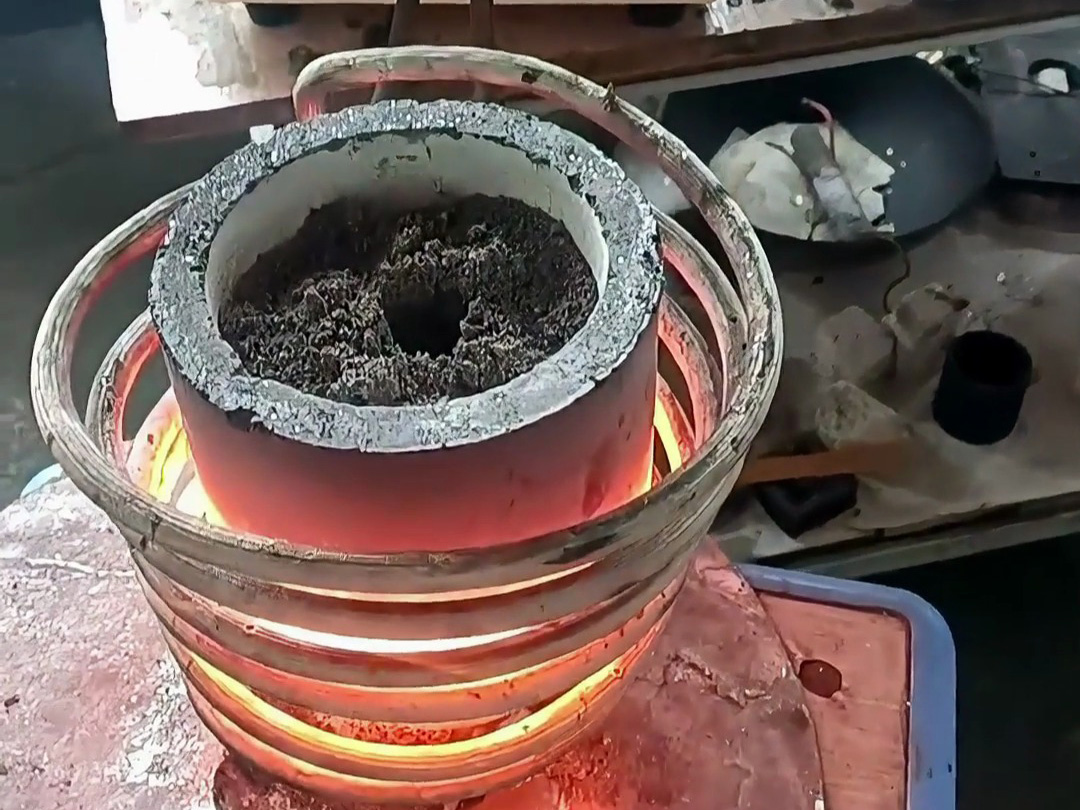 海拓高頻熔煉爐礦石熔煉實測：金屬含量達標即可提煉，原礦篩選后輕松分離！