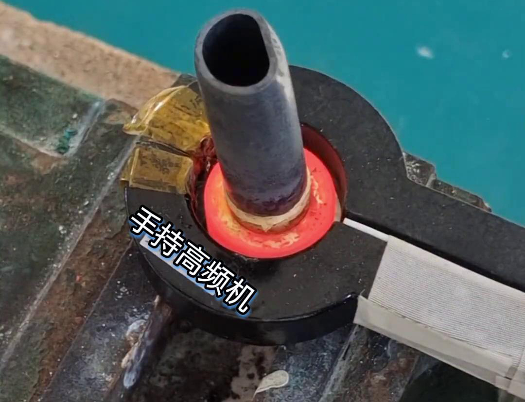 手持式高頻焊接機(jī)具有焊接速度快、焊接質(zhì)量高、操作簡單等優(yōu)點(diǎn)