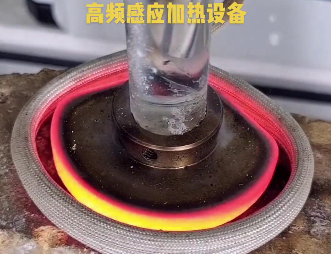 高頻焊機(jī)焊接因其高效、高質(zhì)量、環(huán)保、操作簡(jiǎn)便和適應(yīng)性強(qiáng)等優(yōu)點(diǎn)，被廣泛應(yīng)用于各個(gè)行業(yè)