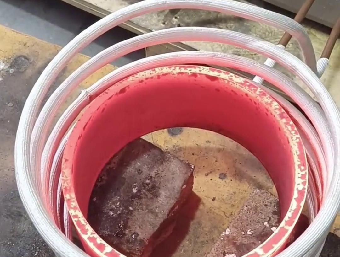 創(chuàng)新科技，加熱不再漫長等待，250mm 鋼管超音頻加熱瞬間搞定，高效節(jié)能，讓加熱變得更簡單