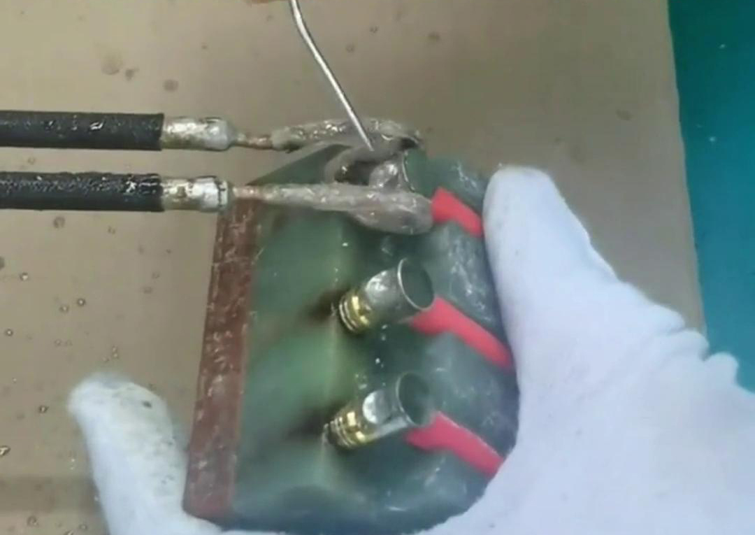 采用超高頻釬焊電線與銅端子的釬焊，這樣有效保障了其品質(zhì)，杜絕了虛焊假焊等因素